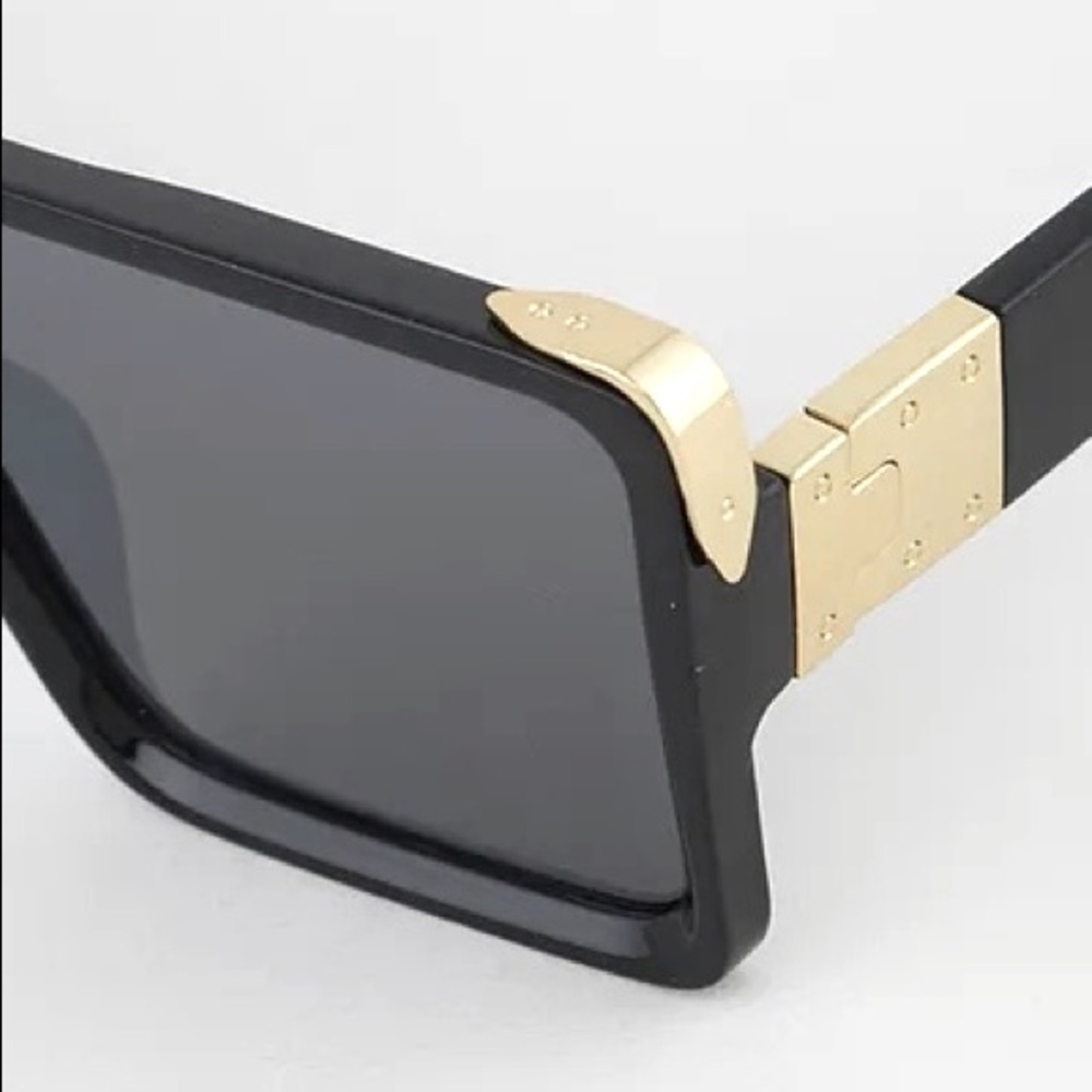 Infinite Frame Shield Sunglasses • Black